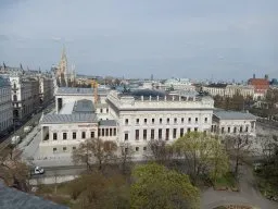 Justizcaf&eacute; - Blick auf das Parlament